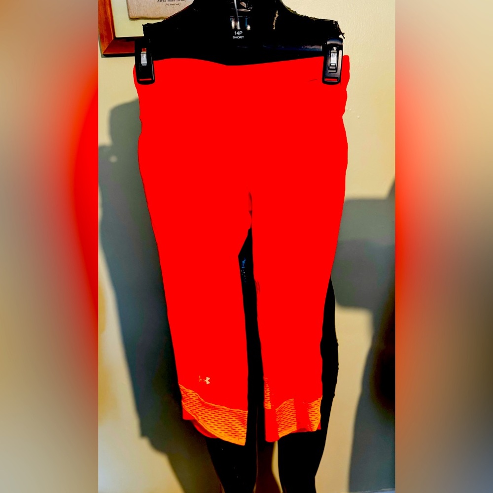 Under Armour heat gear capri leggings size XS ( NWT)